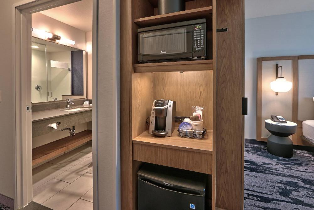 Queen Suite with 2 Queen Beds and City view interior
